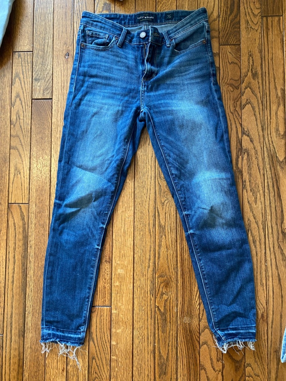 Lucky Brand women’s Dark Blue Skinny Jeans with Distressed Hem (ava crop)